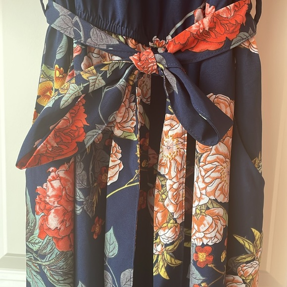 We Love Fashion Navy Jumpsuit w/ Removable Belt Size Large - Picture 8 of 13